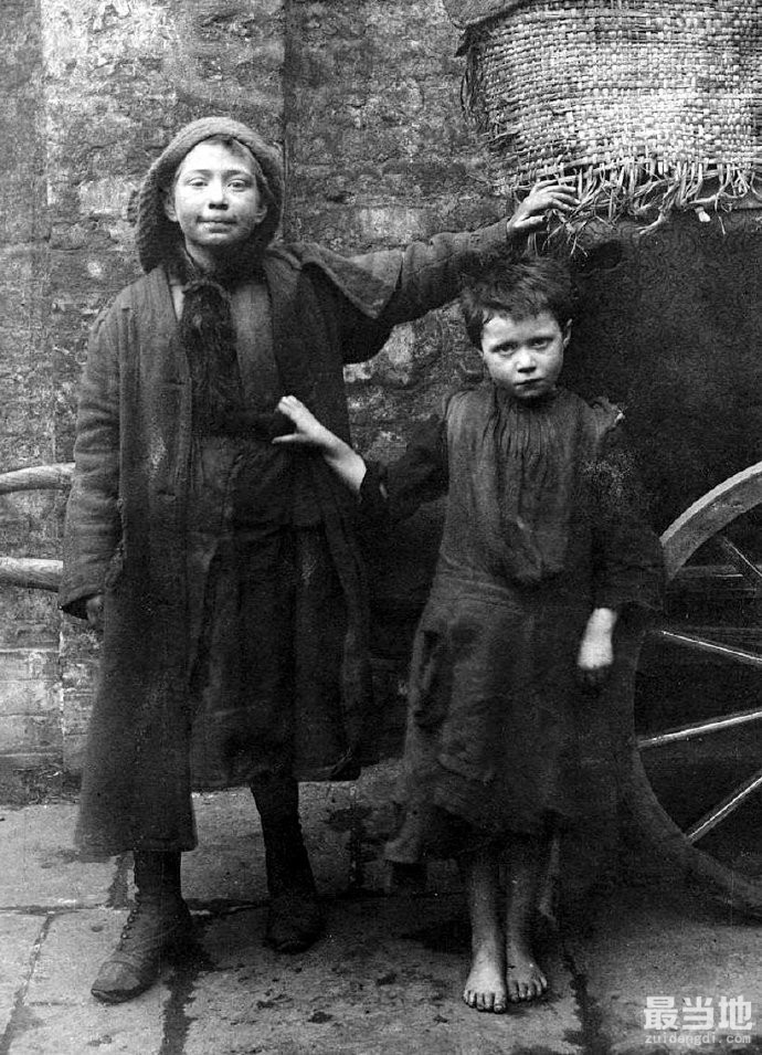 老照片：1913年流落伦敦街头的孤儿-3.jpg