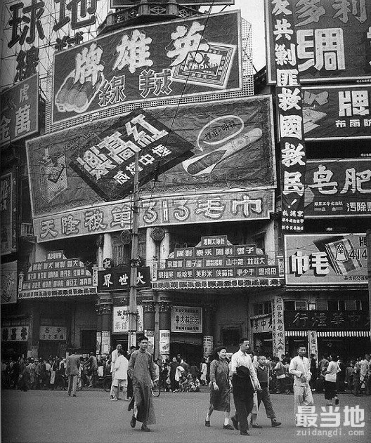 老照片：1949年解放前夕的上海市，大批避难者离开上海-1.jpg