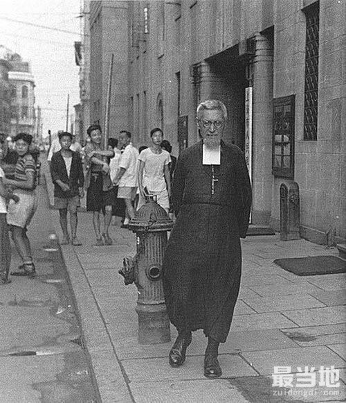 老照片：1949年解放前夕的上海市，大批避难者离开上海-8.jpg