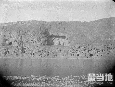 河南省洛阳市龙门镇，一百年前外国人拍摄的龙门石窟（1910年）-1.jpg