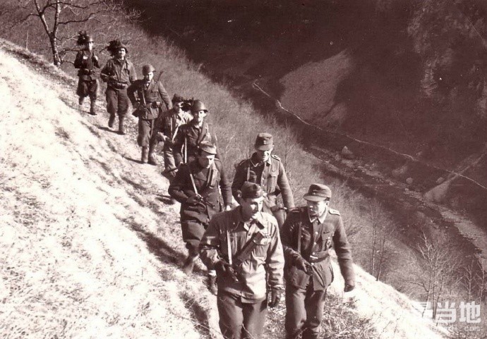 老照片：第二次世界大战实拍，1944年的意大利军队-2.jpg