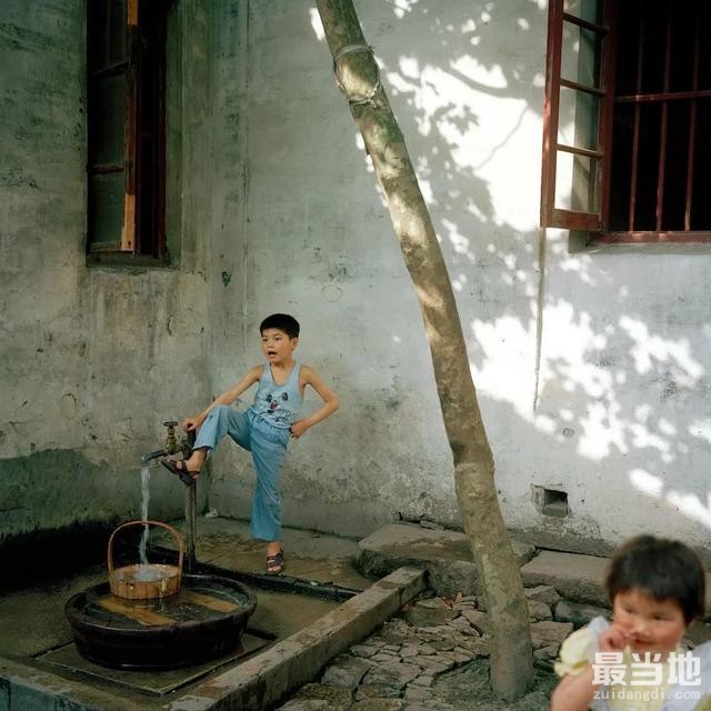 老照片：日本摄影师镜头下80年代的中国儿童-15.jpg