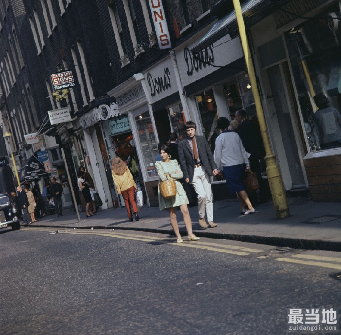 老照片：1968年的英国伦敦，繁华热闹的卡纳比街景-4.jpg