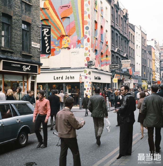 老照片：1968年的英国伦敦，繁华热闹的卡纳比街景-3.jpg