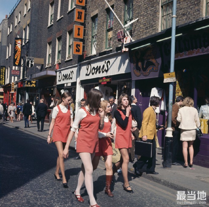 老照片：1968年的英国伦敦，繁华热闹的卡纳比街景-5.jpg