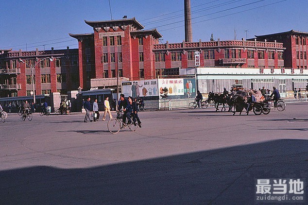 内蒙古首府呼和浩特市老照片，1983年外国游客所见-3.jpg