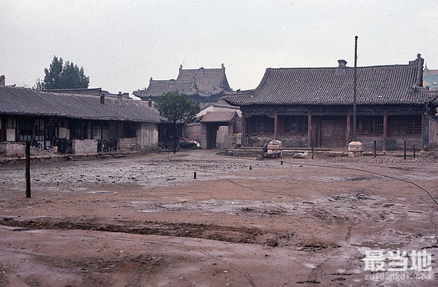 内蒙古首府呼和浩特市老照片，1983年外国游客所见-13.jpg