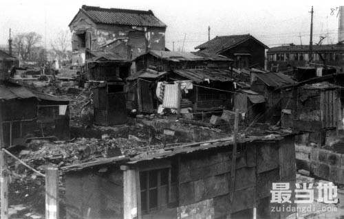老照片：1945年的日本，被美军轰炸成为一片废墟-7.jpg