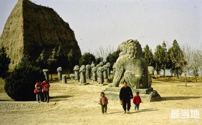 陕西省咸阳市80年代老照片，李治和武则天的合葬墓“乾陵”-4.jpg