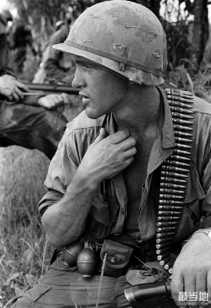 老照片：越南战场上的美国士兵（越南战争1969-1973年）-9.jpg