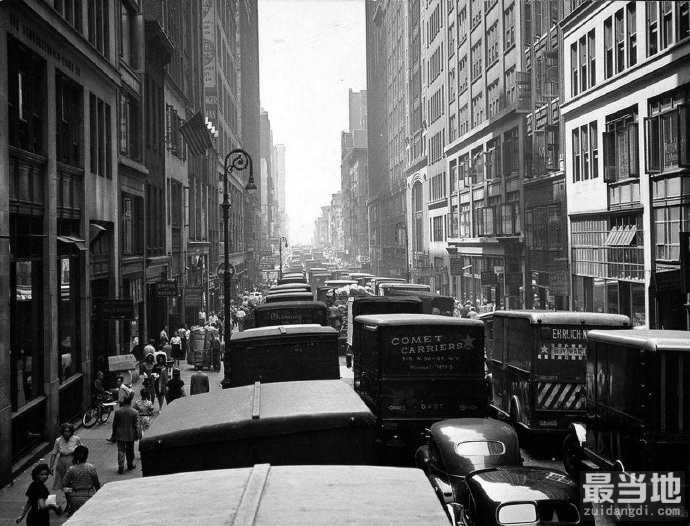 老照片：1940年的美国纽约，交通拥挤、摩天大楼遍布整座城市-2.jpg