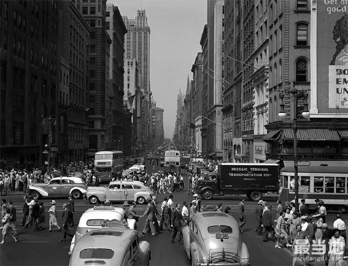 老照片：1940年的美国纽约，交通拥挤、摩天大楼遍布整座城市-1.jpg