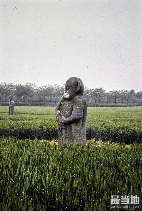 河南省巩义市老照片，外国人拍摄1983年的宋陵-15.jpg