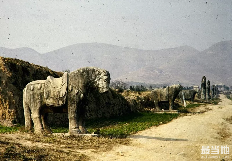 陕西省渭南市蒲城县老照片，外国人拍摄1988年的唐睿宗李旦桥陵-5.jpg