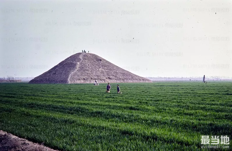 咸阳市老照片：外国人拍摄1981年的顺陵，武则天母亲杨氏陵冢-1.jpg