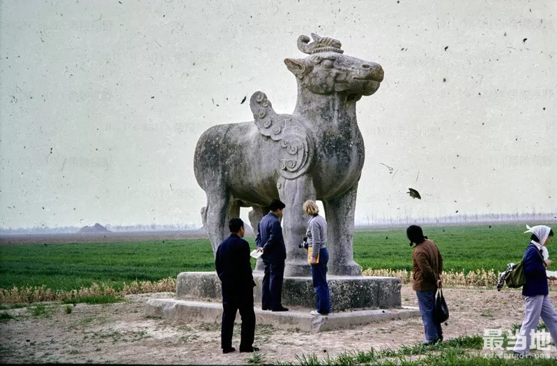 咸阳市老照片：外国人拍摄1981年的顺陵，武则天母亲杨氏陵冢-9.jpg