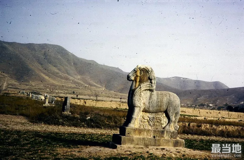 陕西省渭南市蒲城县老照片，外国人拍摄1988年的唐玄宗李隆基泰陵-2.jpg