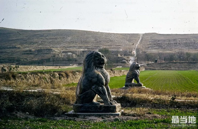 陕西省渭南市蒲城县老照片，外国人拍摄1988年的唐玄宗李隆基泰陵-7.jpg