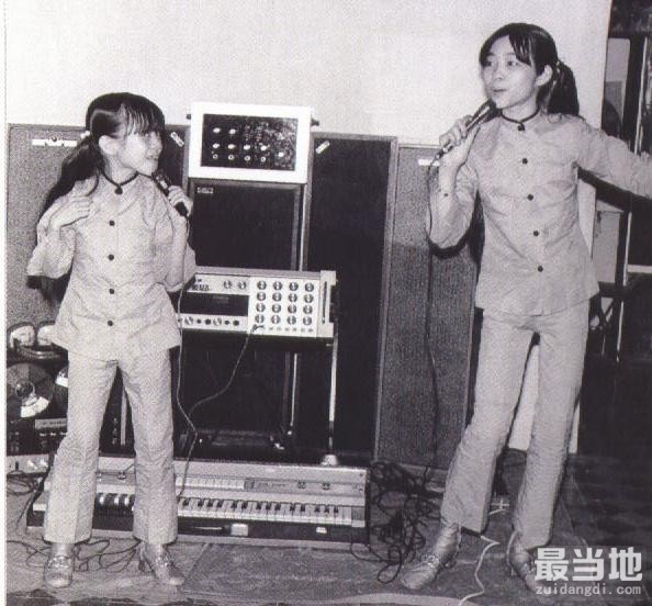 一代影后梅艳芳童年老照片，天生丽质的她4岁就开始登台表演-3.jpg