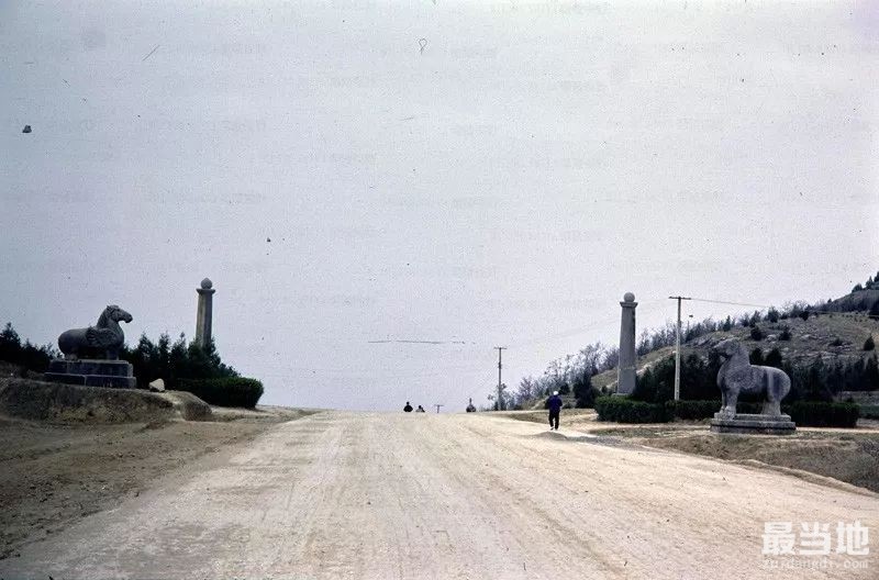 咸阳市乾县老照片：外国人拍摄80年代的唐高宗李治乾陵-5.jpg