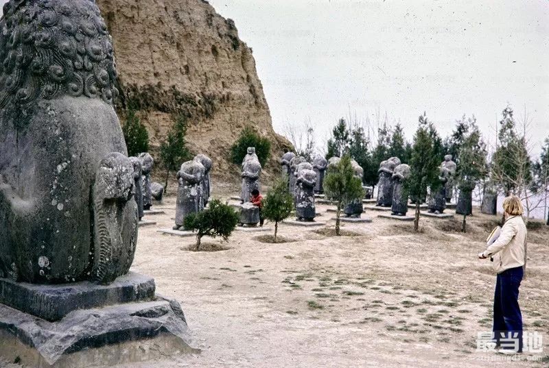 咸阳市乾县老照片：外国人拍摄80年代的唐高宗李治乾陵-14.jpg