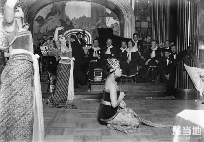 法国巴黎老照片：1930年丽都夜总会里灯红酒绿的生活-1.jpg
