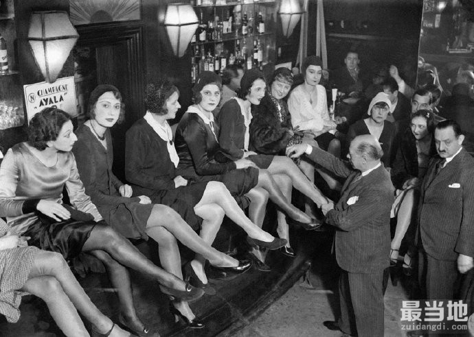 法国巴黎老照片：1930年丽都夜总会里灯红酒绿的生活-3.jpg