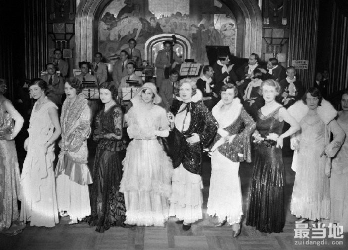 法国巴黎老照片：1930年丽都夜总会里灯红酒绿的生活-6.jpg