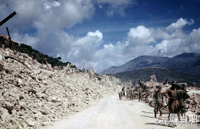 二战期间的意大利老照片，1944年被盟军攻占的加埃塔地区-1.jpg