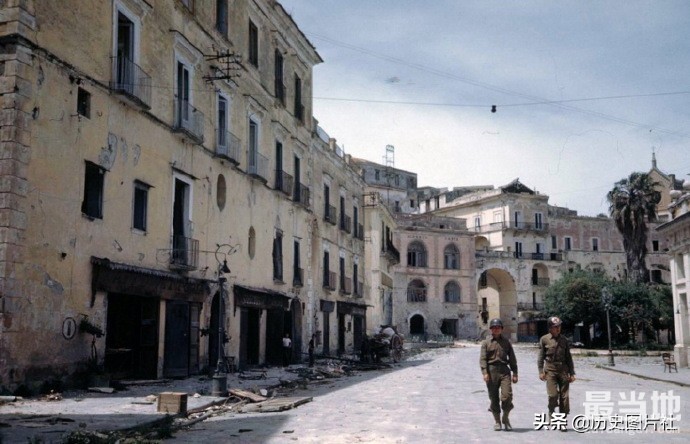 二战期间的意大利老照片，1944年被盟军攻占的加埃塔地区-5.jpg