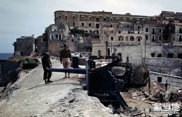 二战期间的意大利老照片，1944年被盟军攻占的加埃塔地区-8.jpg