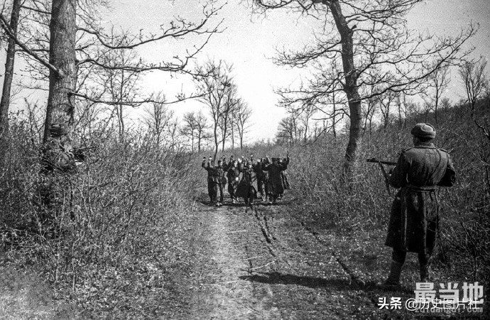 老照片：二战期间，被盟军俘虏的德军战俘-7.jpg
