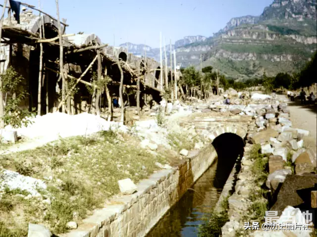 河南省林县（林州市）老照片，1973年的人工天河红旗渠-17.jpg