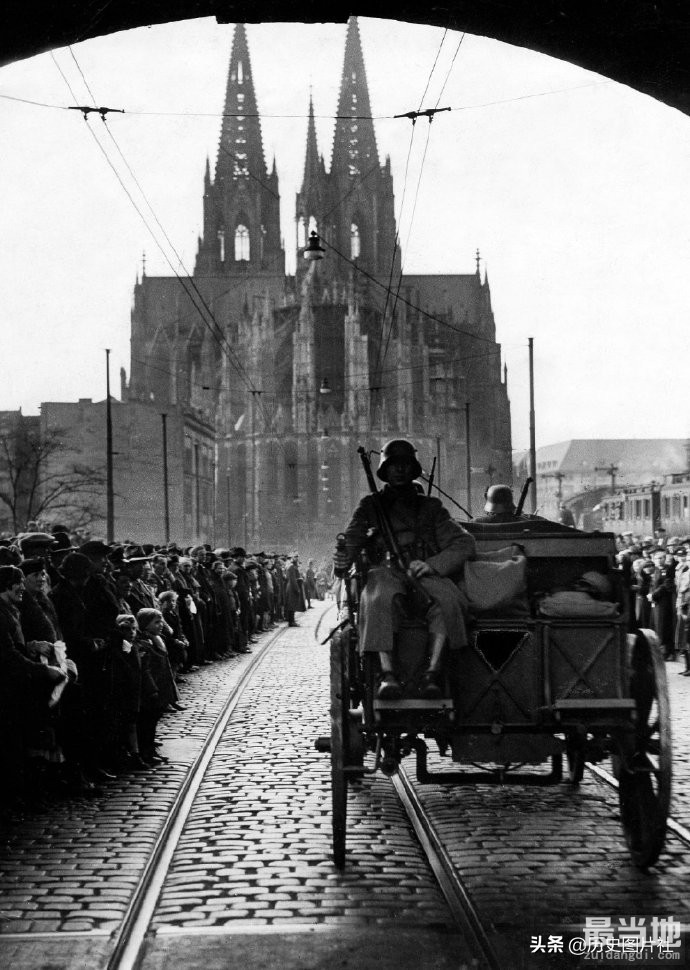 老照片：1936年德军进入莱茵河非军事区-7.jpg