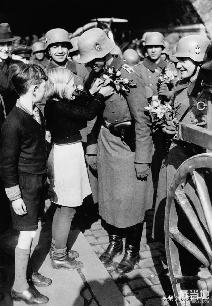 老照片：1936年德军进入莱茵河非军事区-8.jpg
