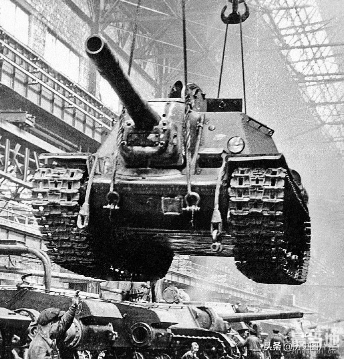 老照片：二战期间的苏联军工厂，生产车间令人震撼????-9.jpg