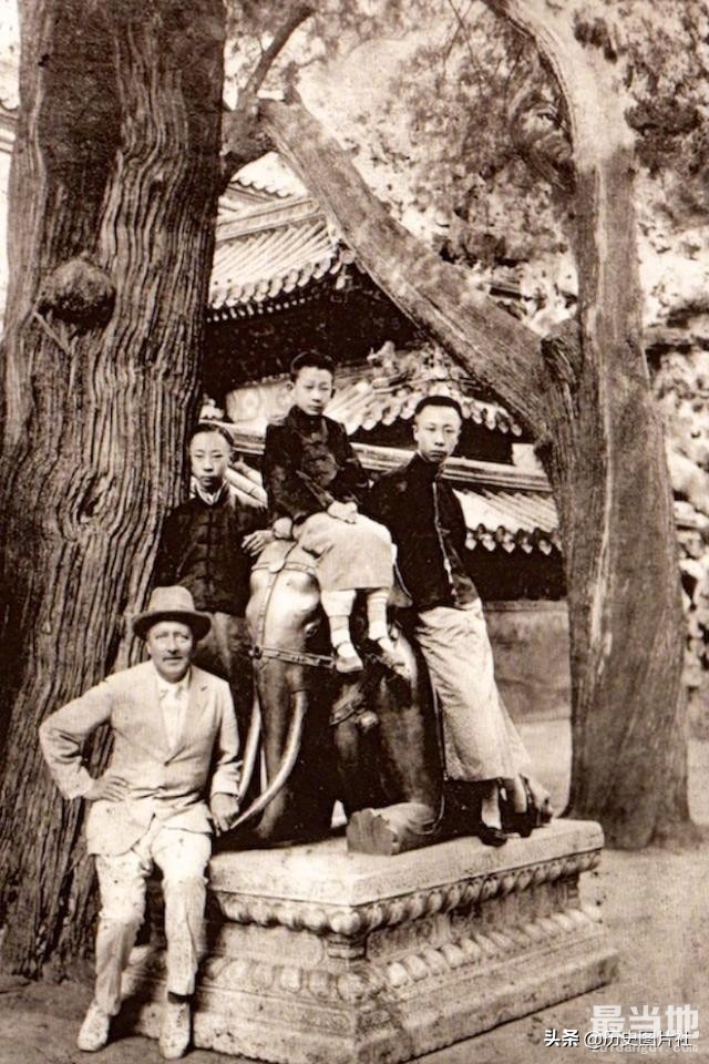 末代皇帝溥仪和皇后婉容珍贵老照片-4.jpg
