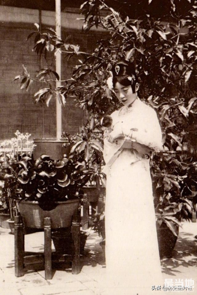 末代皇帝溥仪和皇后婉容珍贵老照片-5.jpg