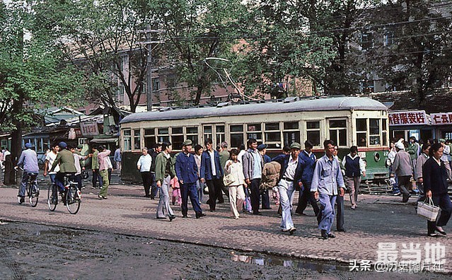 吉林省长春市老照片，外国游客1983年市区所见-5.jpg