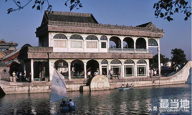 老照片中的北京市，外国游客拍摄1983年的颐和园-4.jpg