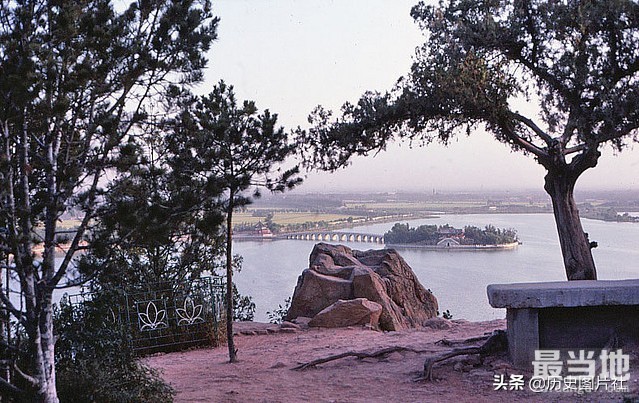 老照片中的北京市，外国游客拍摄1983年的颐和园-6.jpg