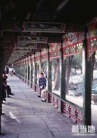 老照片中的北京市，外国游客拍摄1983年的颐和园-8.jpg
