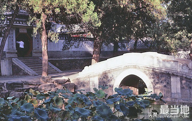 老照片中的北京市，外国游客拍摄1983年的颐和园-11.jpg