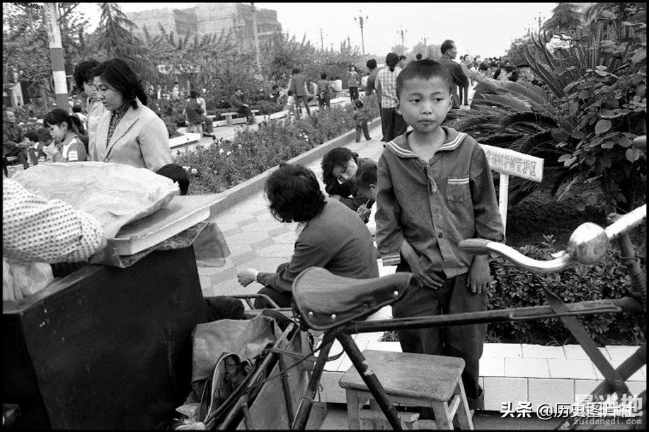 法国摄影师拍摄1984年的四川成都，记忆中的街景和生活-4.jpg