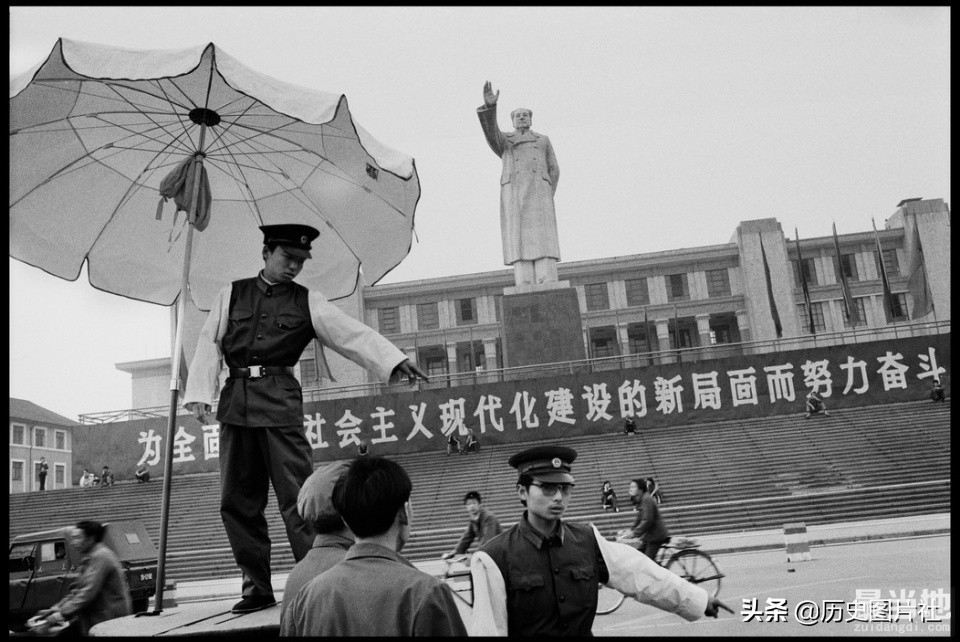 法国摄影师拍摄1984年的四川成都，记忆中的街景和生活-2.jpg