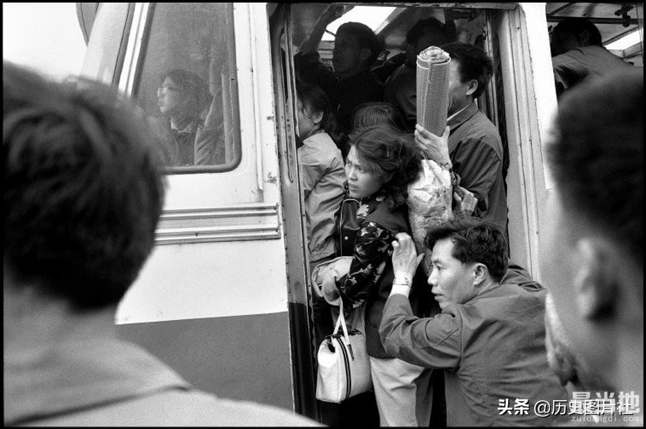 法国摄影师拍摄1984年的四川成都，记忆中的街景和生活-6.jpg