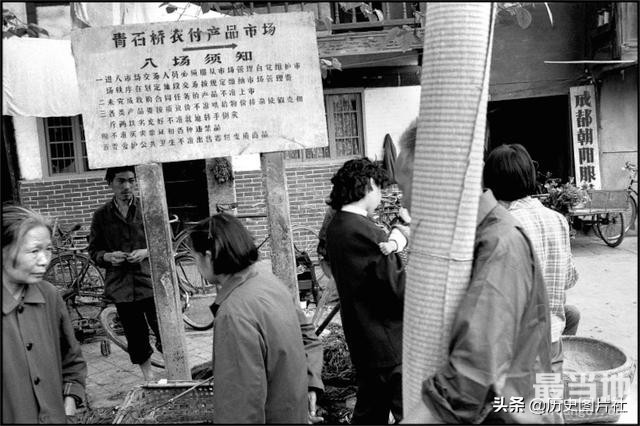法国摄影师拍摄1984年的四川成都，记忆中的街景和生活-11.jpg