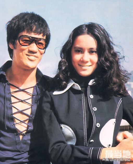 功夫巨星李小龙罕见老照片，和绯闻女友苗可秀珍贵合影-6.jpg