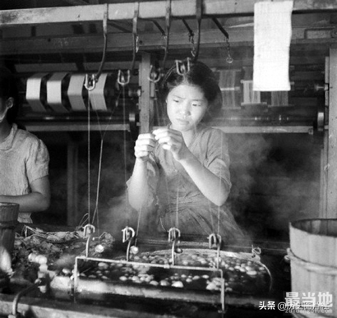 老照片：1946年的韩国，在纺织厂工作的女人-6.jpg