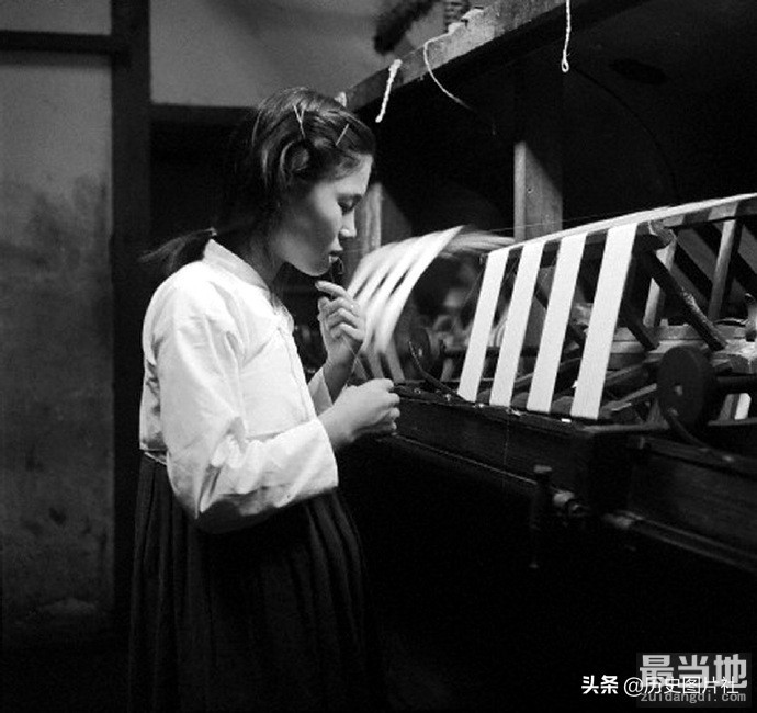 老照片：1946年的韩国，在纺织厂工作的女人-9.jpg